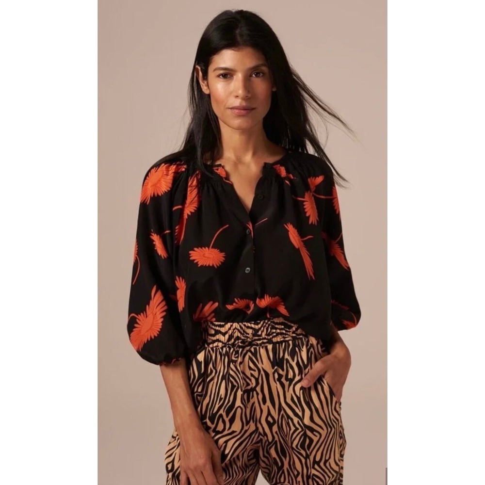 Tucker NYC Classic Blouse Coral and Cassis Floral Smocked Top Silk Size L NEW